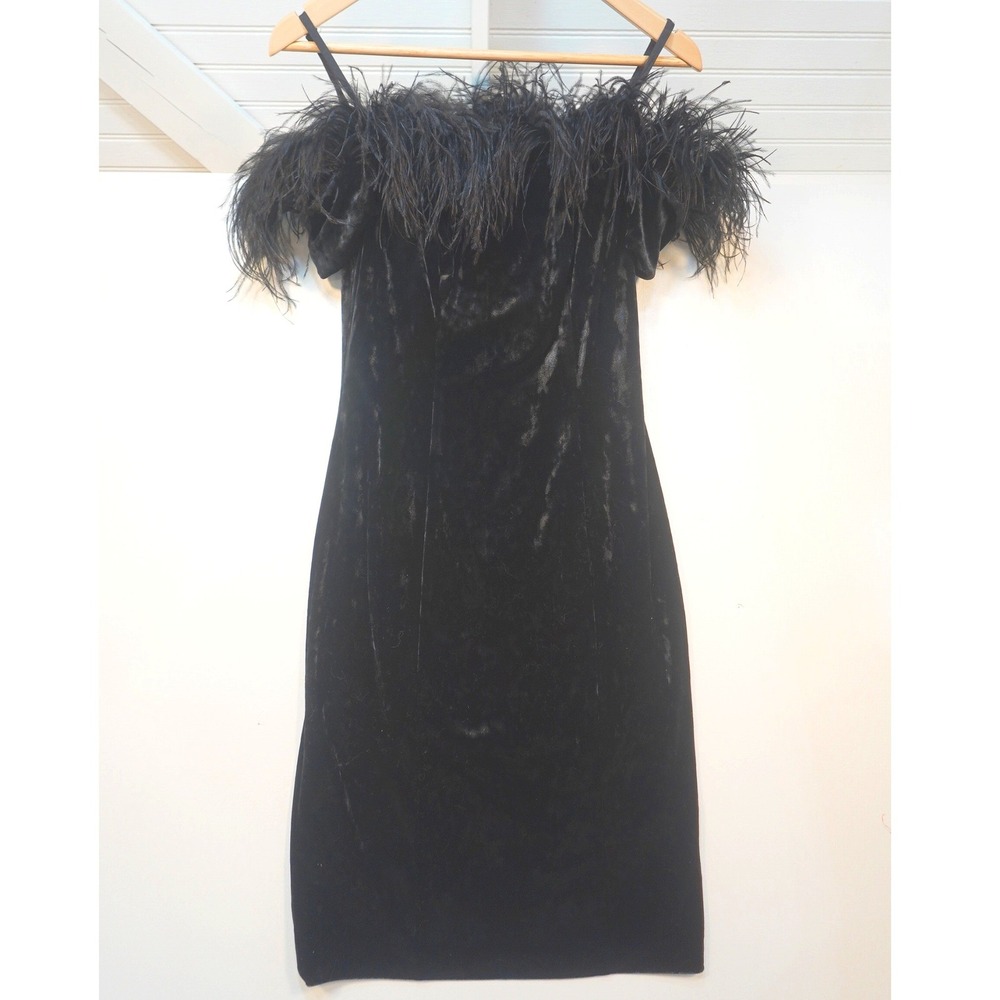 Women's Off-Shoulder Black Mini Dress Sz 6 Calvin Klein Feather Stretch Velvet